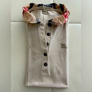 Excellent condition like new Burberry women’s T-Shirt small size 100% authentic